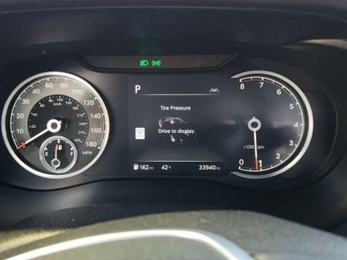 Used 2025 Genesis G70 2.5T image 11