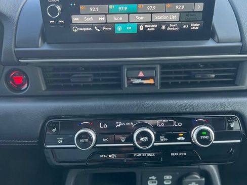 Used 2024 Honda Pilot Touring image 15