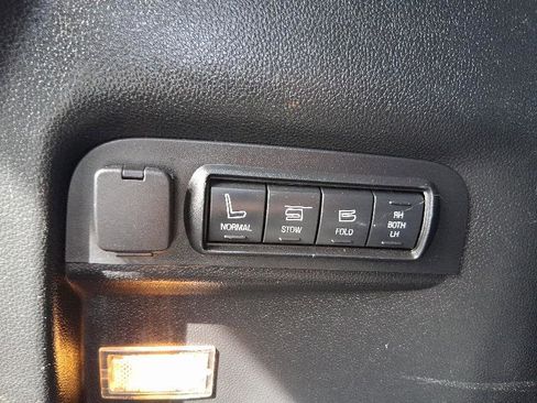 Used 2016 Ford Explorer Limited image 28