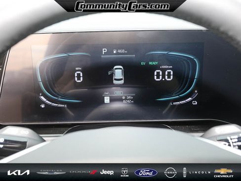 Certified 2025 Kia Niro SX image 14