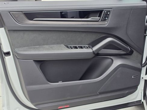 New 2026 Porsche Cayenne GTS AWD/4WD image 23