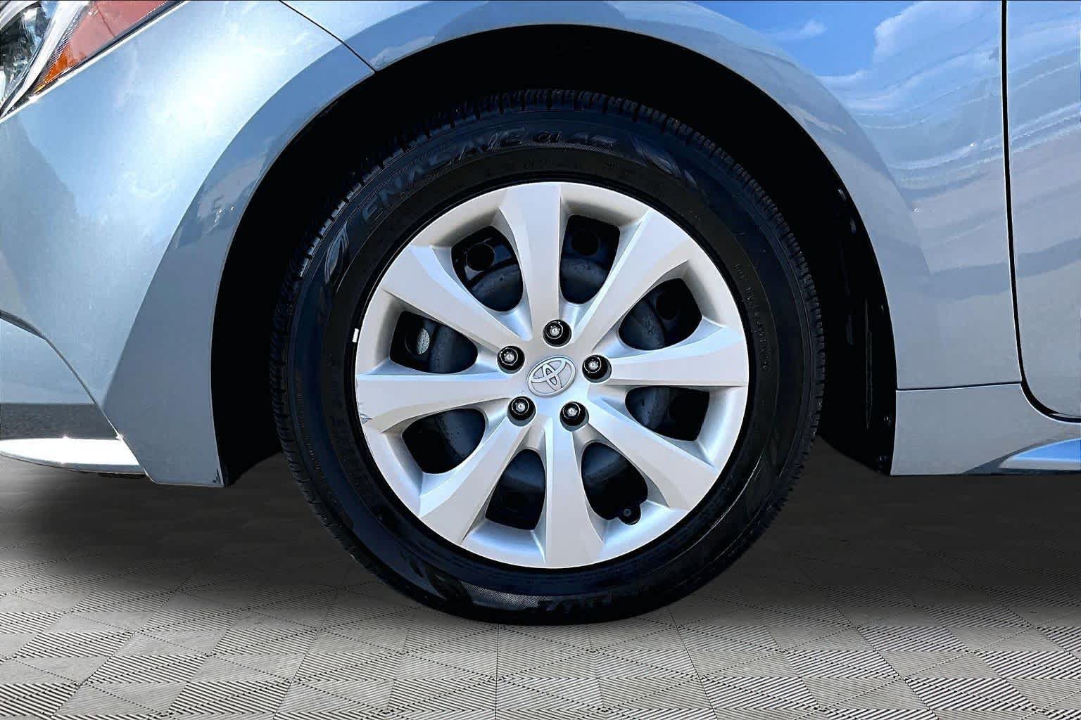 Used 2026 Toyota Corolla LE FWD image 11