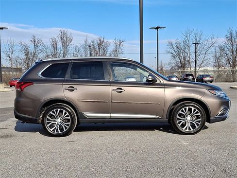 Used 2017 Mitsubishi Outlander SEL image 10
