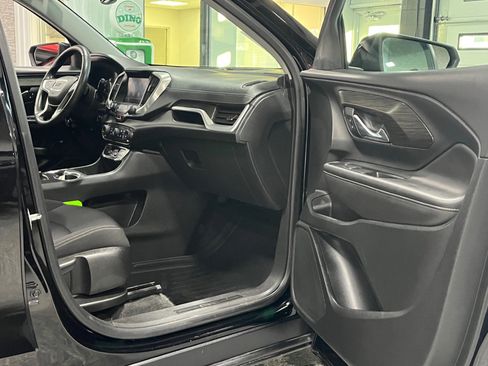 Certified 2022 GMC Terrain SLE w/ Driver Convenience Package image 9