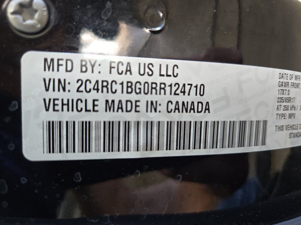 Used 2024 Chrysler Pacifica Touring-L FWD image 39