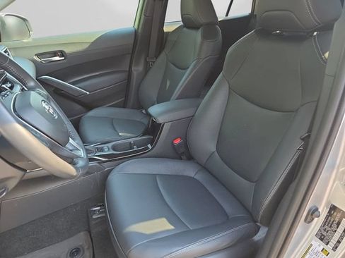 Used 2023 Toyota Corolla Cross XLE FWD image 11