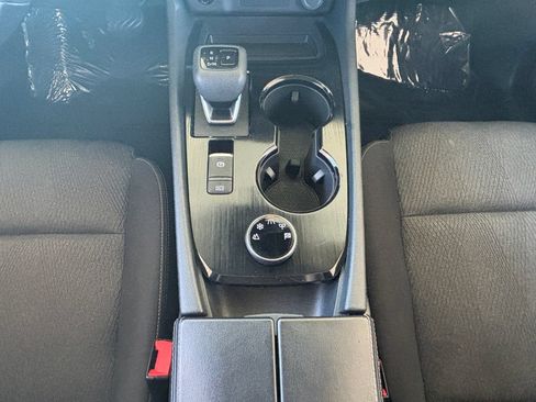 Used 2025 Nissan Rogue SV AWD/4WD image 17