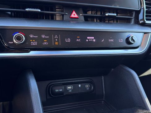 Used 2023 Kia Sportage EX image 20