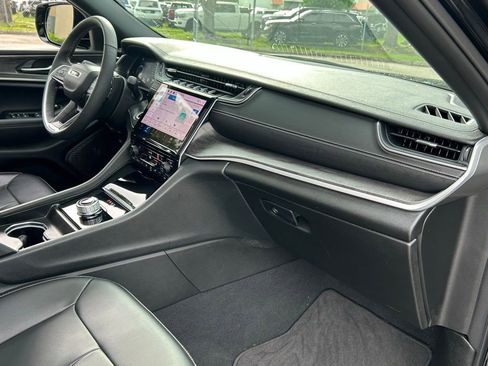 Certified 2024 Jeep Grand Cherokee Limited w/ Black Appearance Package image 35