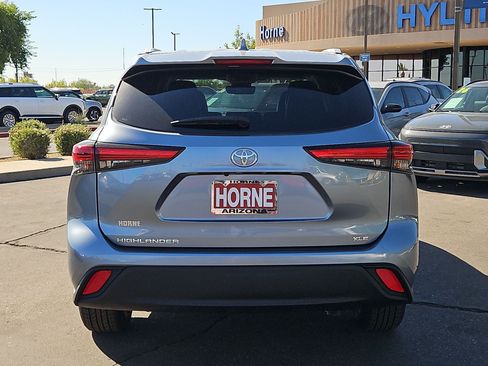 Used 2022 Toyota Highlander XLE FWD image 6