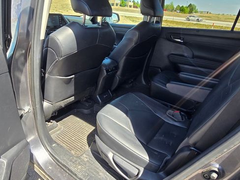 Used 2021 Toyota Highlander XLE image 15