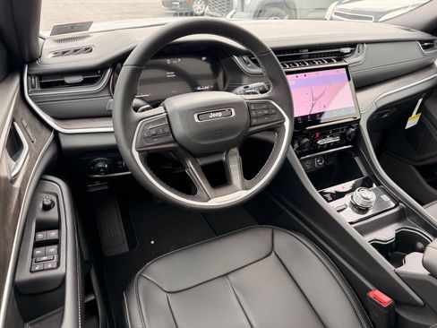 New 2025 Jeep Grand Cherokee Limited image 7