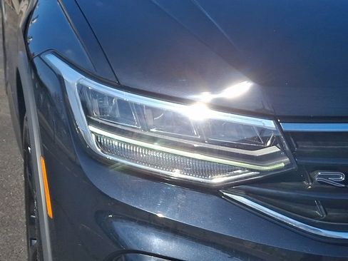 Certified 2023 Volkswagen Tiguan SE R-Line image 9