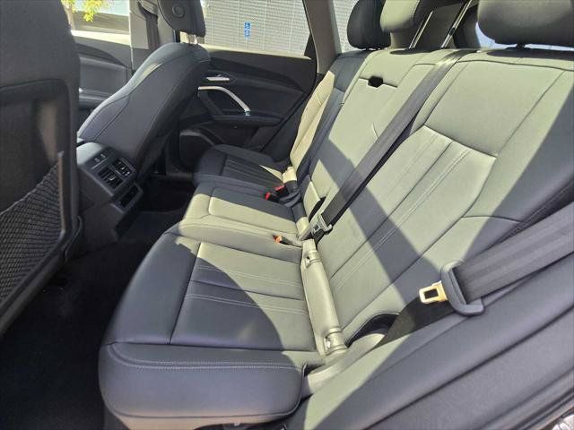 Used 2025 Audi Q5 Premium w/ Convenience Package AWD/4WD image 18