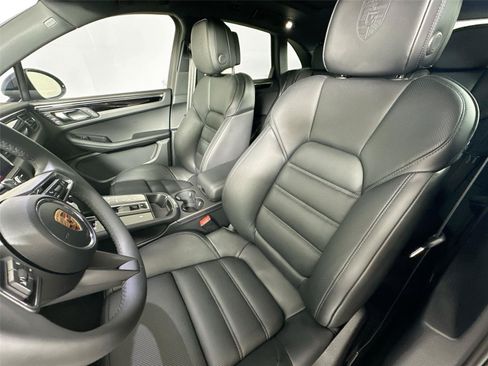 Certified 2026 Porsche Macan AWD/4WD image 5
