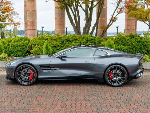 Used 2025 Aston Martin Vanquish image 52