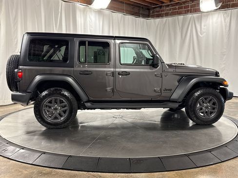 Used 2025 Jeep Wrangler Unlimited Sport AWD/4WD image 17