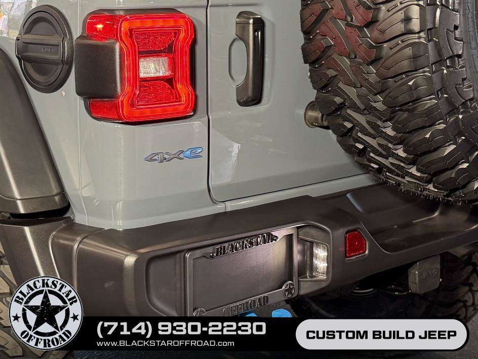 Used 2025 Jeep Wrangler Unlimited Rubicon 4xe w/ Convenience Group AWD/4WD image 17