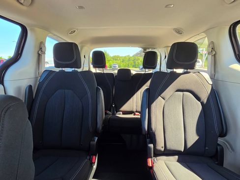 Used 2023 Chrysler Voyager LX FWD image 28