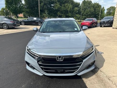 Used 2021 Honda Accord Touring image 2