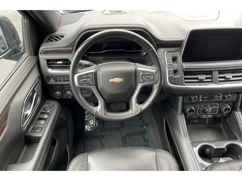 Used 2022 Chevrolet Suburban LT w/ Luxury Package image 17