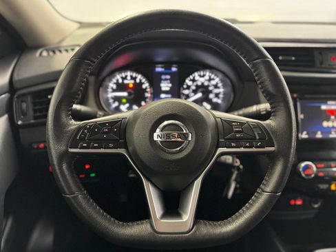 Used 2020 Nissan Rogue S FWD image 18
