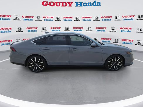 Used 2023 Honda Accord Touring image 4