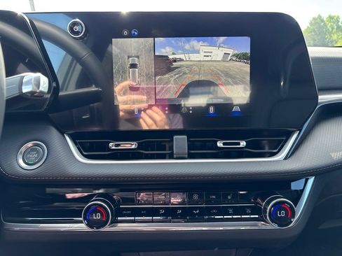 New 2026 Chevrolet Equinox LT w/ Convenience Package II FWD image 15