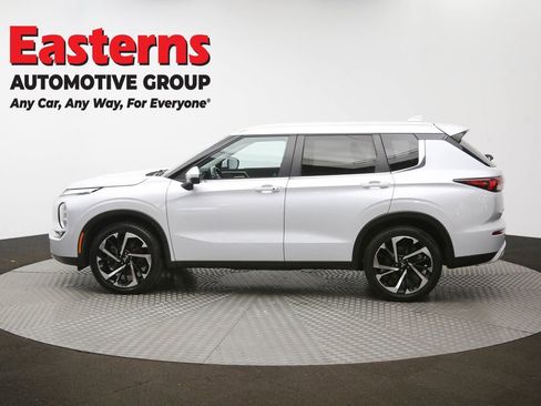 Used 2024 Mitsubishi Outlander SE image 61