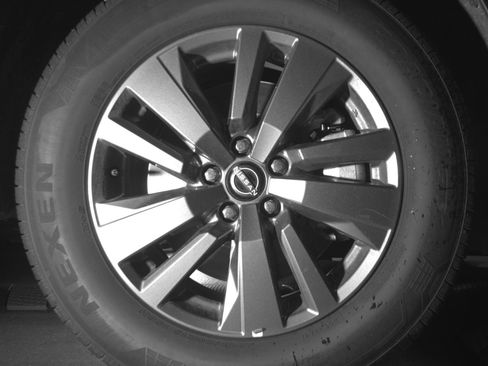 Used 2025 Nissan Pathfinder SV image 13