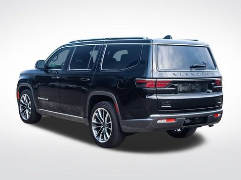 Used 2022 Jeep Wagoneer Series III w/ Premium Group I AWD/4WD image 3