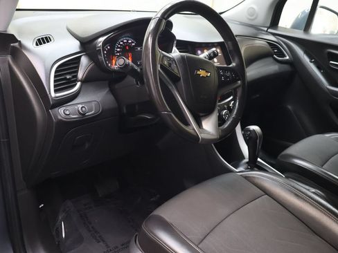Used 2022 Chevrolet Trax LT w/ Driver Confidence Package AWD/4WD image 18