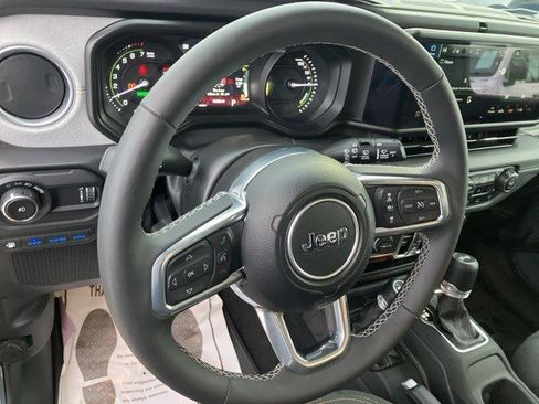 Certified 2025 Jeep Wrangler Sahara w/ Safety Group image 16