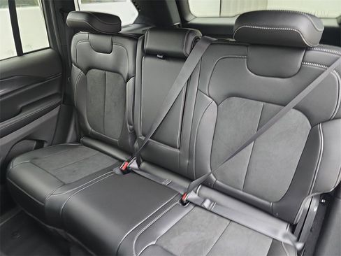 New 2025 Jeep Grand Cherokee Laredo image 15