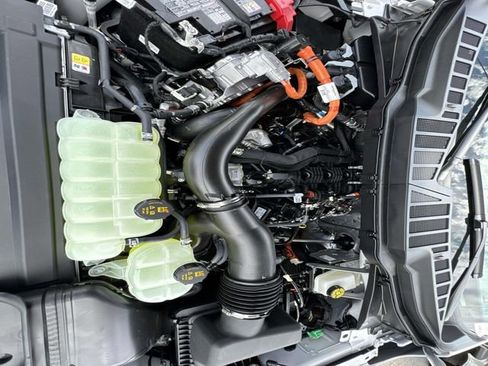 New 2025 Ford F150 Lariat w/ Equipment Group 501A Mid image 10