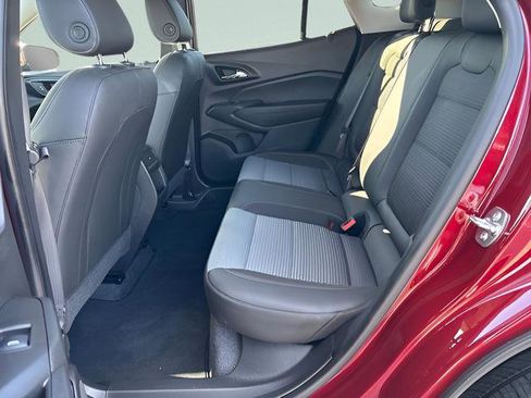 Used 2025 Chevrolet Trax LT w/ LT Convenience Package image 12