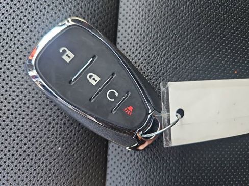 Used 2025 Chevrolet Trax RS FWD image 28