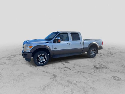 Used 2016 Ford F350 Platinum w/ Platinum Package image 4