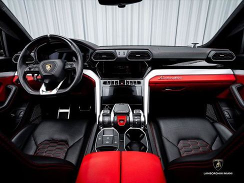 Used 2022 Lamborghini Urus AWD/4WD image 31