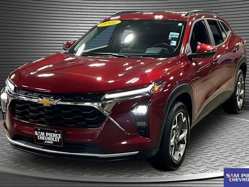 Certified 2025 Chevrolet Trax LT w/ LT Convenience Package FWD image 1