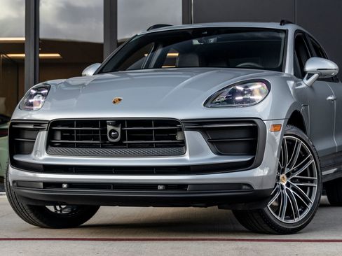 Certified 2026 Porsche Macan AWD/4WD image 7
