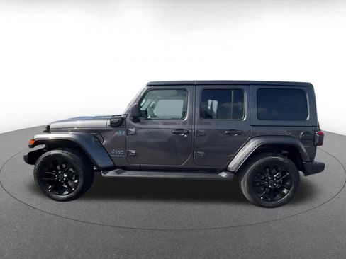 Used 2025 Jeep Wrangler Unlimited Sahara AWD/4WD image 8