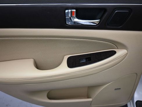 Used 2011 Hyundai Genesis 4.6 image 32