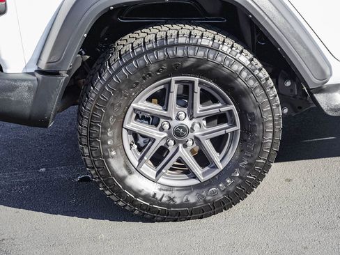 Used 2024 Jeep Wrangler Sport S image 8