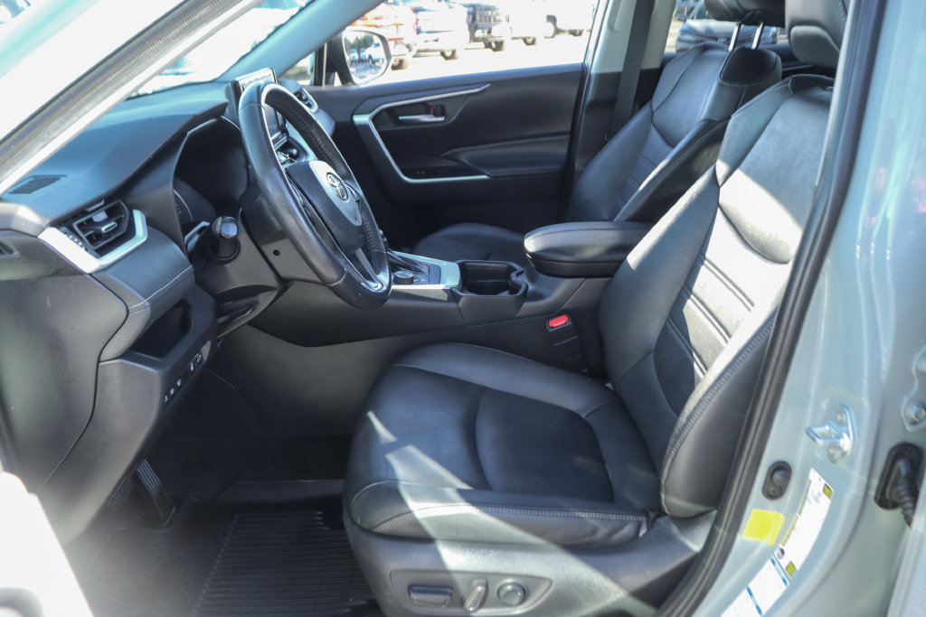 Used 2021 Toyota RAV4 XLE Premium AWD/4WD image 17
