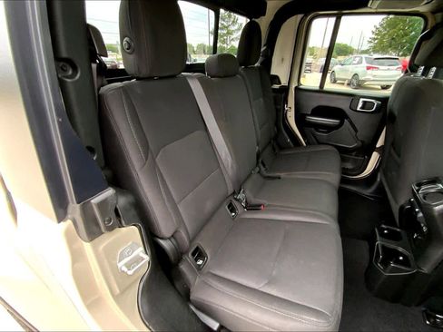 Used 2022 Jeep Gladiator Sport AWD/4WD image 19