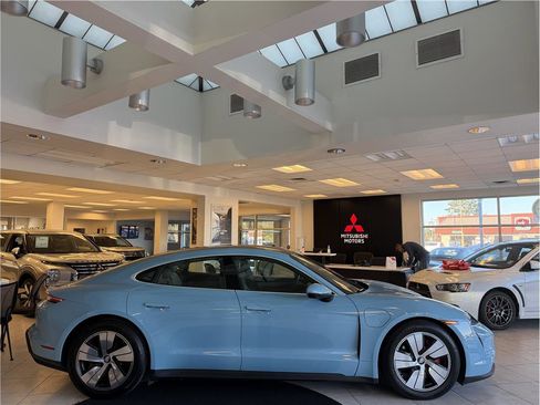 Used 2023 Porsche Taycan 4S image 4