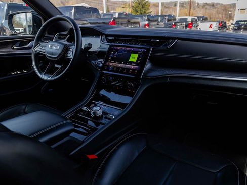 Used 2022 Jeep Grand Cherokee Overland image 23