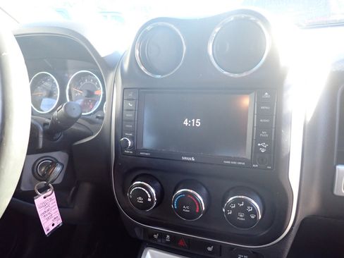 Used 2015 Jeep Compass High Altitude image 40