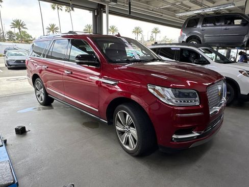 Used 2018 Lincoln Navigator L Reserve w/ Technology Package AWD/4WD image 2